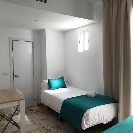 Apartamentos Dona Lola Севиля Екстериор снимка