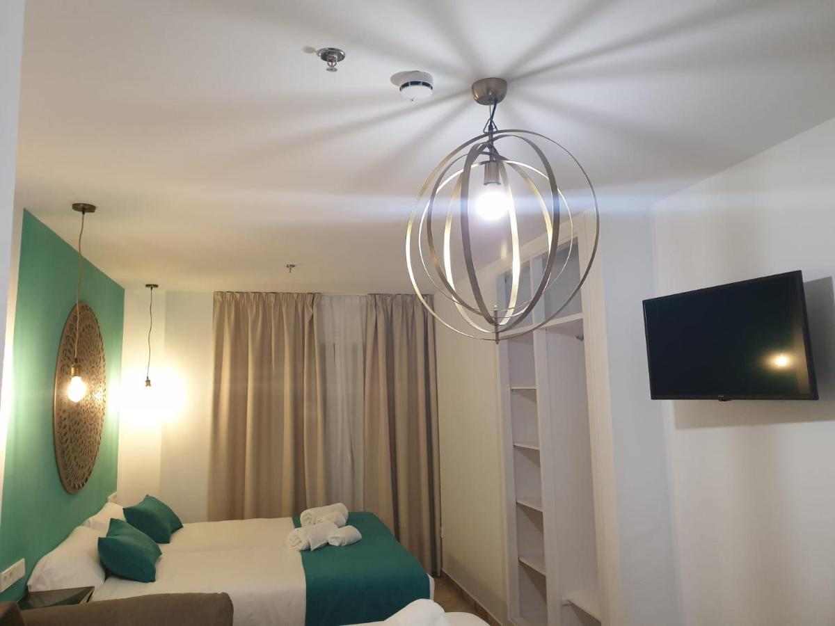 Apartamentos Dona Lola Севиля Екстериор снимка