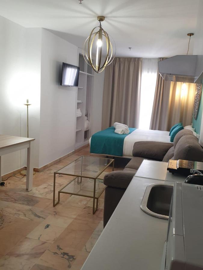 Apartamentos Dona Lola Севиля Екстериор снимка