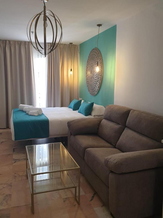 Apartamentos Dona Lola Севиля Екстериор снимка