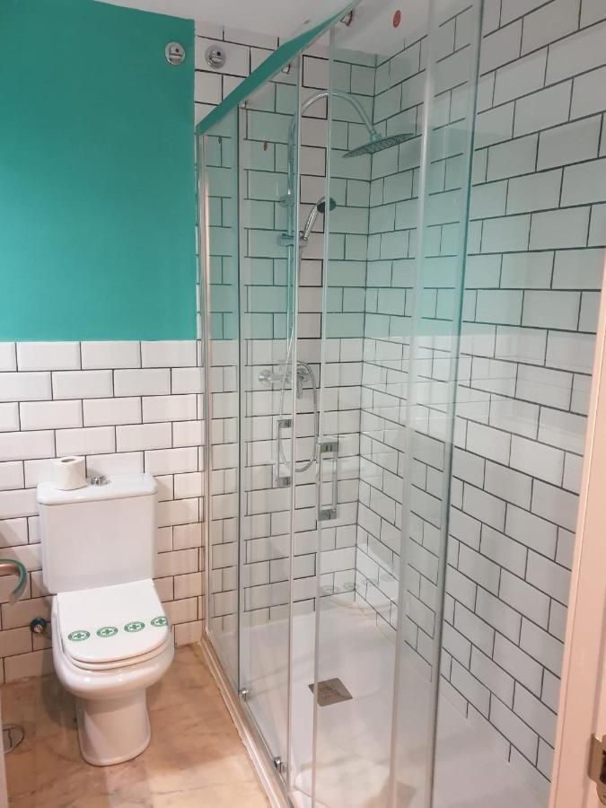 Apartamentos Dona Lola Севиля Екстериор снимка