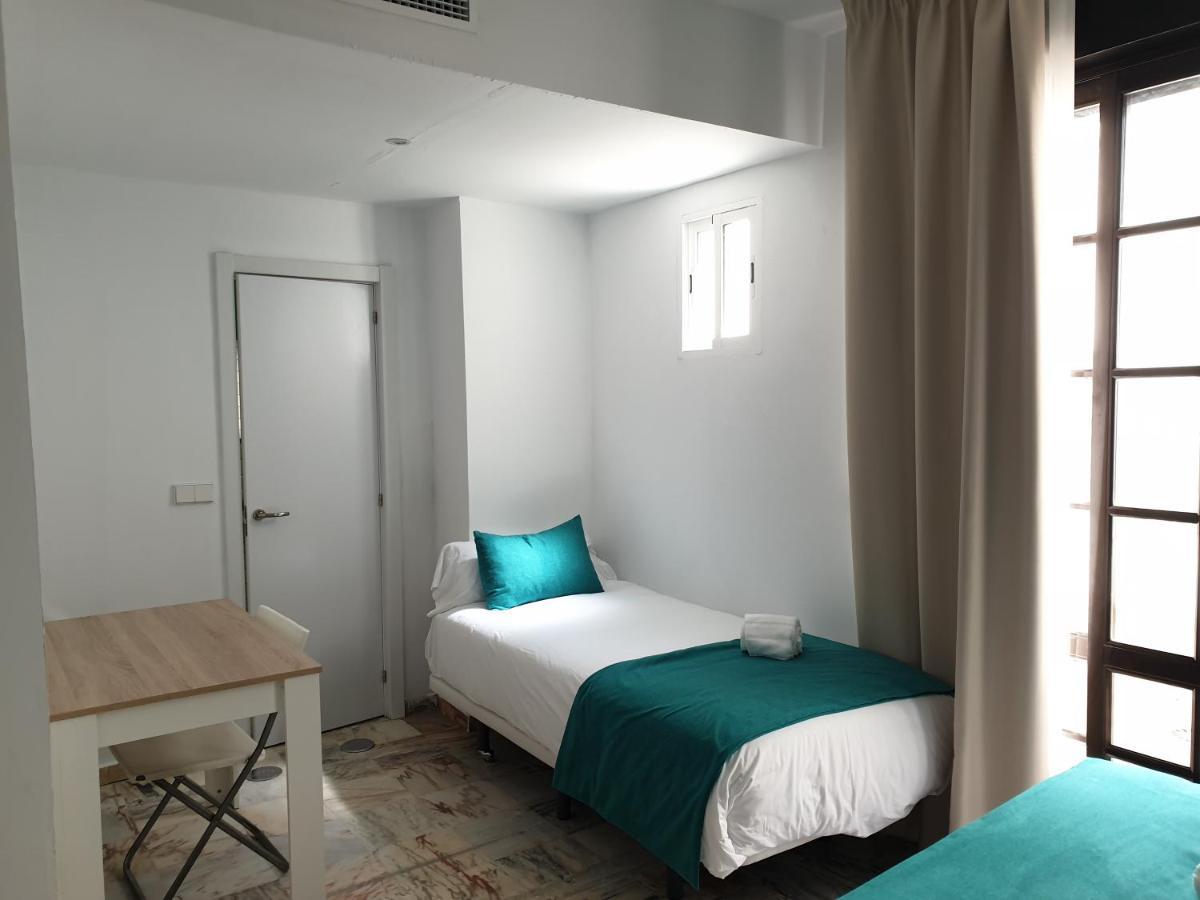 Apartamentos Dona Lola Севиля Екстериор снимка