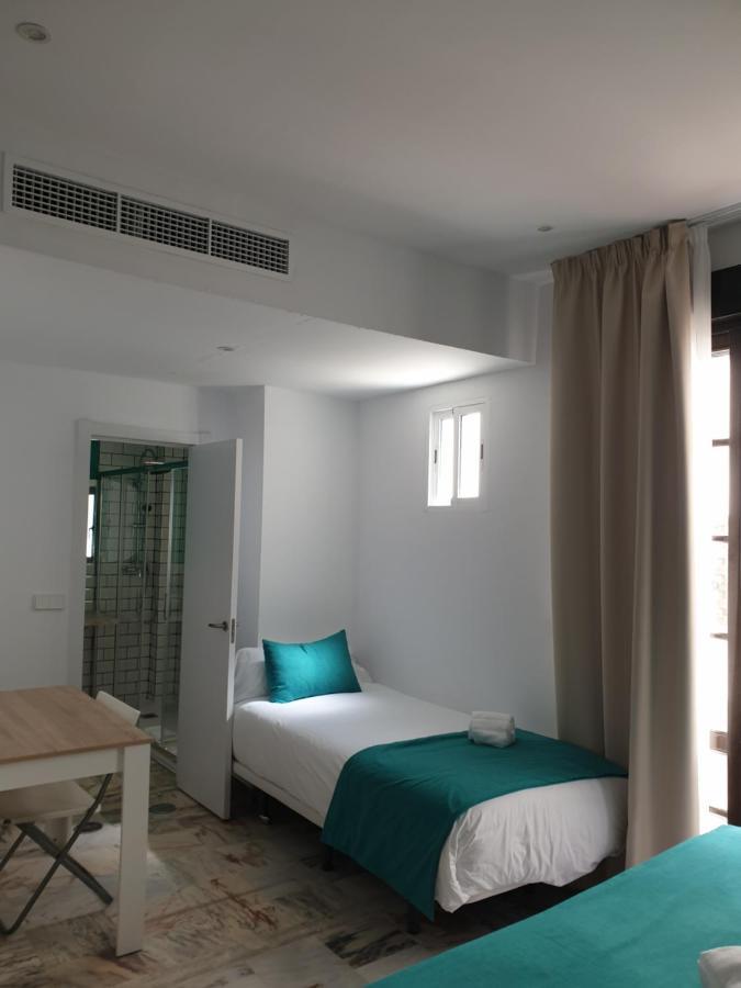Apartamentos Dona Lola Севиля Екстериор снимка