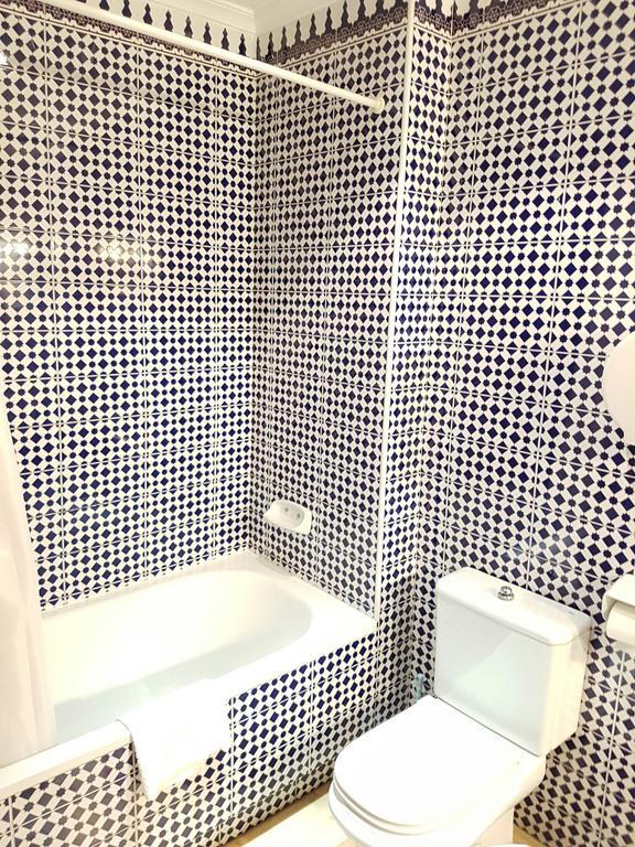 Apartamentos Dona Lola Севиля Екстериор снимка