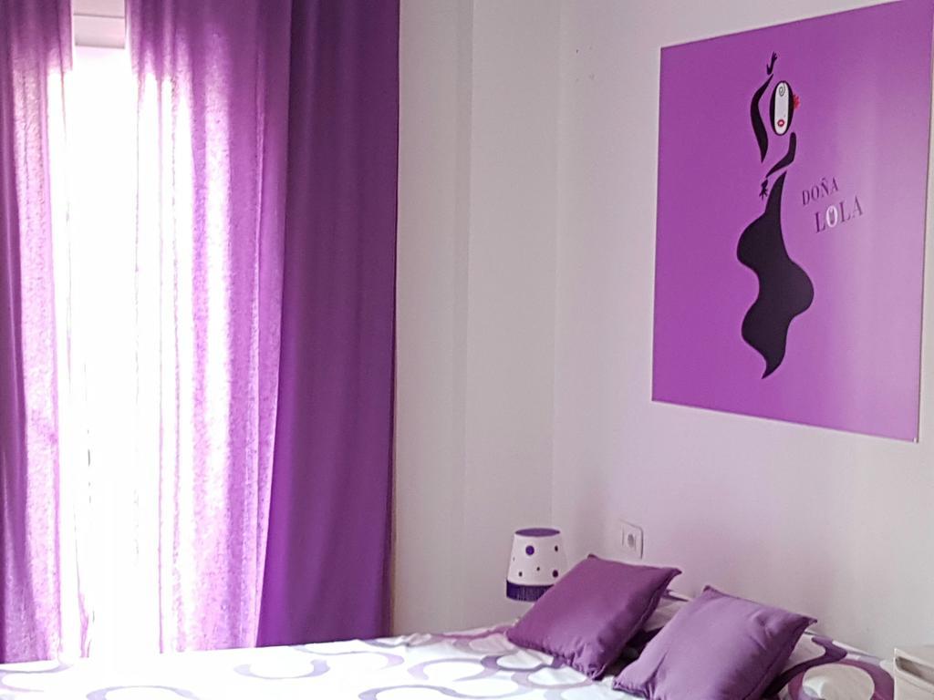 Apartamentos Dona Lola Севиля Екстериор снимка