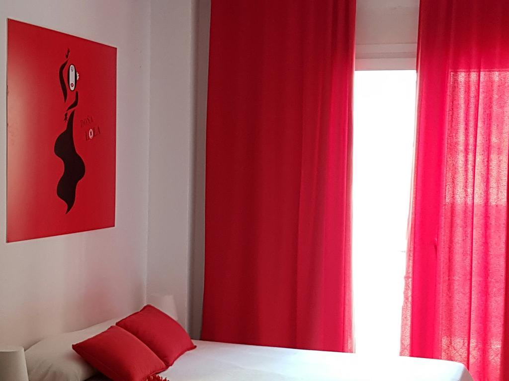 Apartamentos Dona Lola Севиля Екстериор снимка