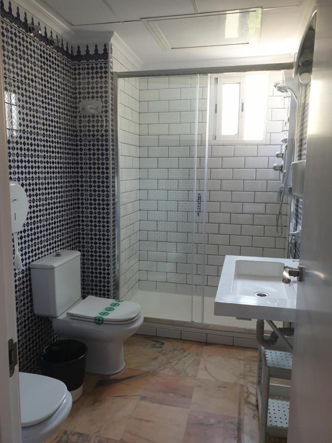 Apartamentos Dona Lola Севиля Екстериор снимка